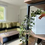 Stan Na Dan 6, Apartment