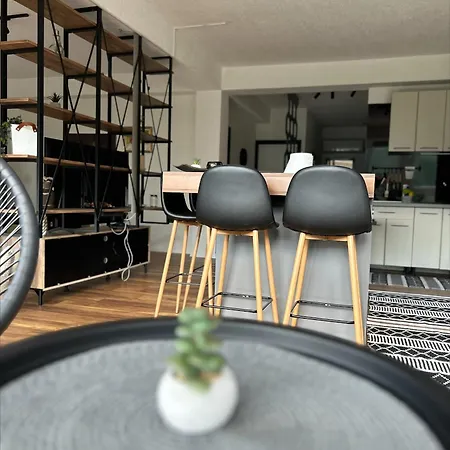 Stan Na Dan 6, Apartment *