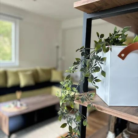 Stan Na Dan 6, Apartment