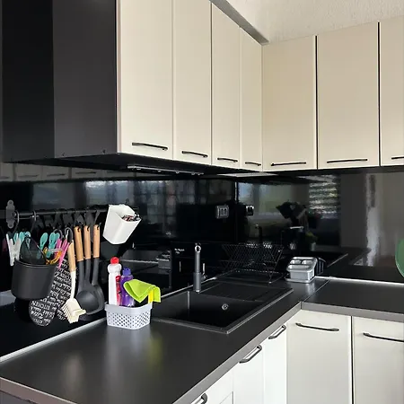 Stan Na Dan 6, Apartment *